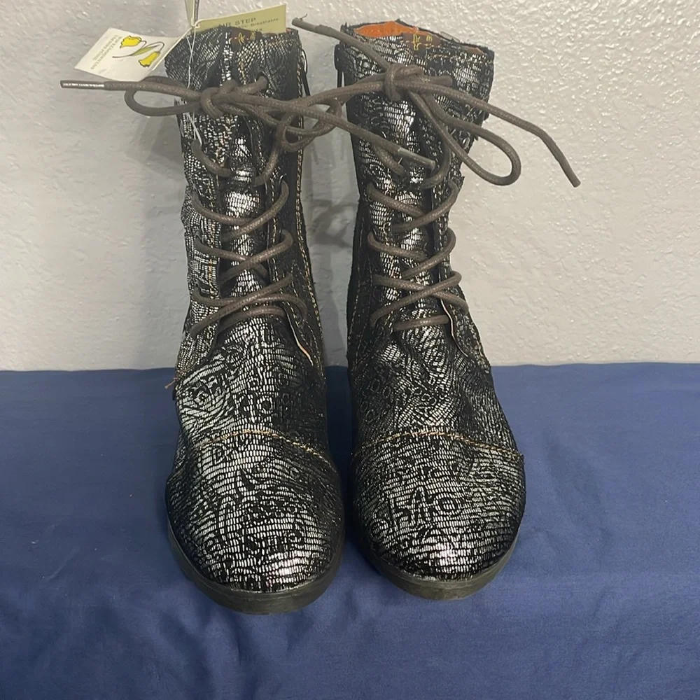 TMA MAIA company women’s leather metallic boots 7.5 NWT - Picture 4 of 15
